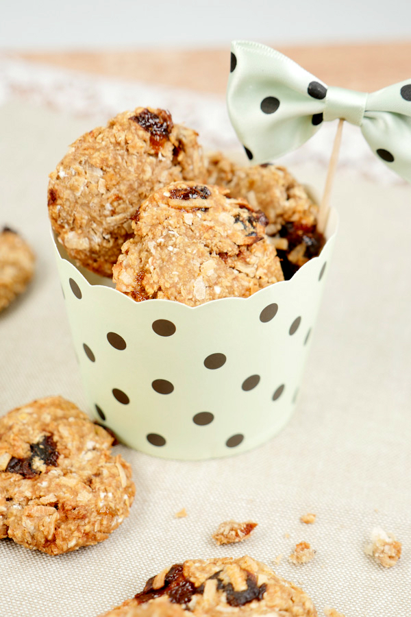 Recipe for Healthy Oatmeal Biscuits with Prunes and Coconut Flakes