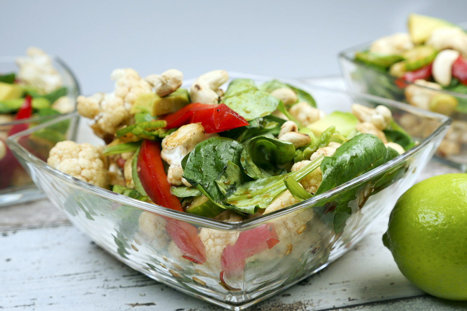 low carb cauliflower salad with cashews and avocado Low carb cauliflower salad with cashews and avocado