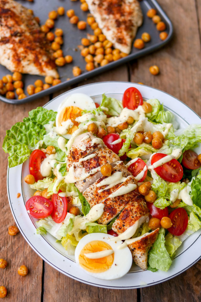 Caesar Salad with roasted chickpeas and oven chicken - my low carb variant of the popular salad classic TALKING FOUNDER FOODBLOG #caesarsalad #salad #salat #recipe #lowcarb #healthy #fast #simple #slimming # chicken # chickpeas 