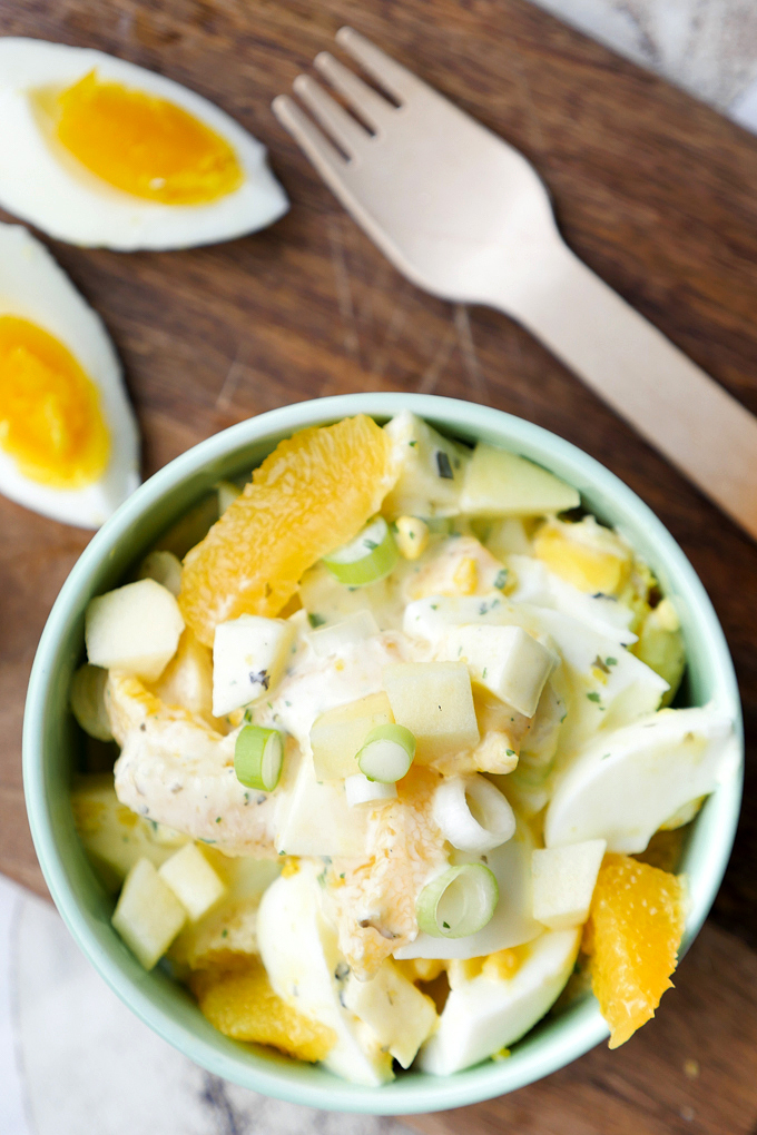  Child-friendly egg salad with oranges, apples and curry 