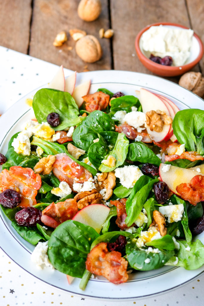 Simple recipe for lamb's lettuce with bacon and apples - a wonderfully fruity combination of fresh ingredients