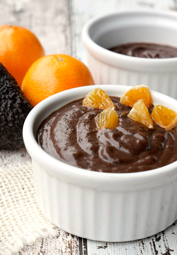 Low Carb Chocolate Pudding with Avocado, Chia Seed and Cocoa Powder - Gaumenfreundin Foodblog #schokolade #lowcarb # avocado #pudding #healthy #recipe #cacao 