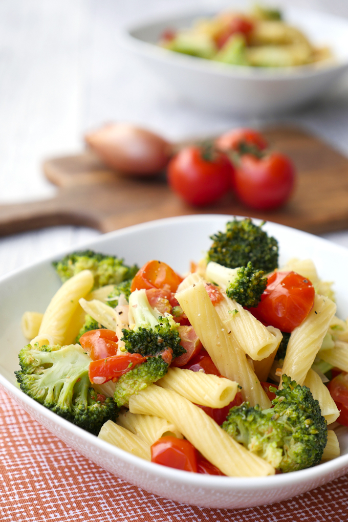  Fast one pot noodles with broccoli and tomatoes for kids 