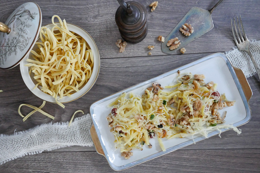 Spaetzle parade: cheese noodles with walnuts and lots of cheese 