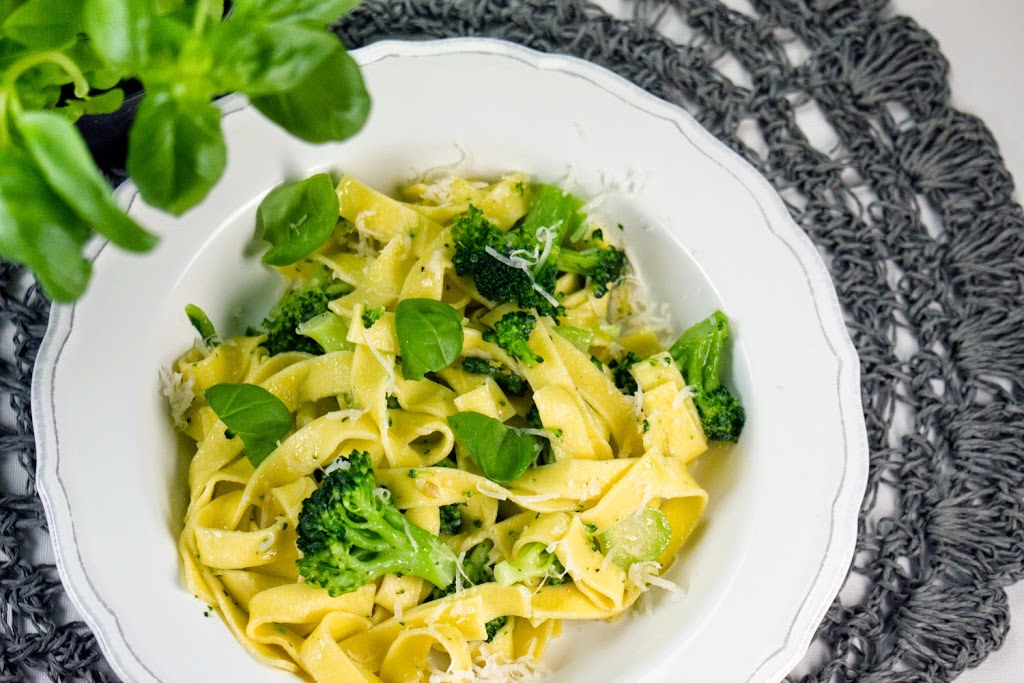 Recipe: Jamie Olivers tagliatelle with broccoli and pesto 